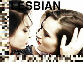 лесбіянка-lesbian, масаж, секс-із-трьома-партнерами, поцілунки, янгол, бісексуалка, брюнетка, татуювання