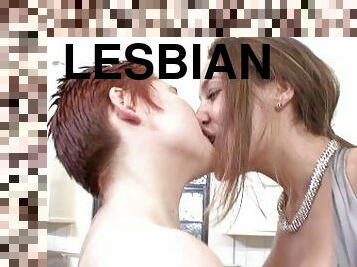 perä, isot-tissit, masturbaatio, orgasmi, pillu-pussy, lesbo-lesbian, milf, äityli, sormettaminen, keittiö