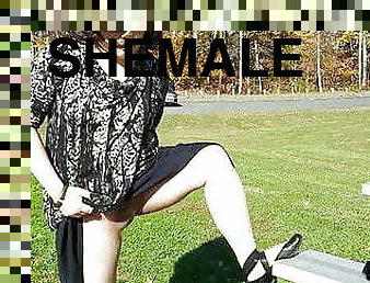 im-freien, strumpfhosen, pissen, öffentliche, transsexueller, dilettant, reifen, ladyboy, strümpfe, unterwäsche