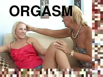 Mom licks stepdaughter to orgasm