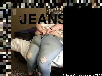 LR Tries On Jeans