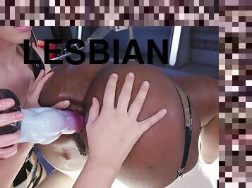 valtava, remmidildo, anaali, typykät, eebenpuinen, lesbo-lesbian, kolmisin, dildo