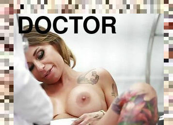 Vagina snake visits the doctor