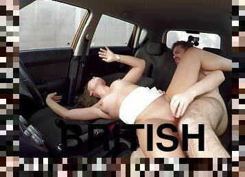 gros-nichons, public, babes, ejaculation-sur-le-corps, voiture, point-de-vue, britannique, brunette