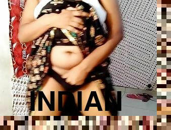 Indian bhabhi self nude and pussy fingring