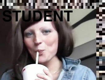 Studentenficke auf McDonalds Klo geknallt und besamt