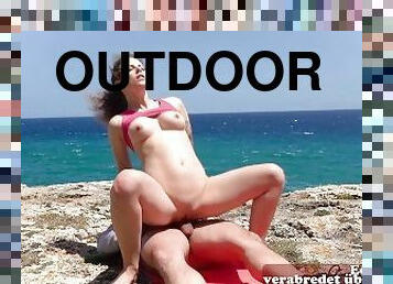 Geiler outdoor Sex im Urlaub mit einer brünetten deutschen Frau mit heißem Körper