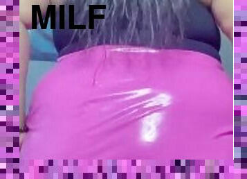 SEXY BBW TEASES,TWERKS, & SQUIRTS IN PINK LATEX SKIRT