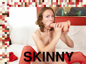 Hige Dildo Insertion By Skinny Girl