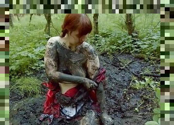 Lyndra Lynn as Red Riding Hood masturbates in forest mud