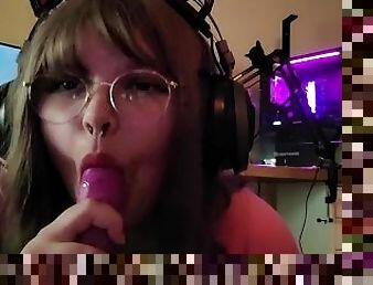 Gamer Girl give you a blowjob