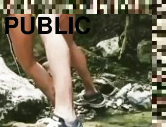 Me pide que me la folle en el bosque. Public sex.