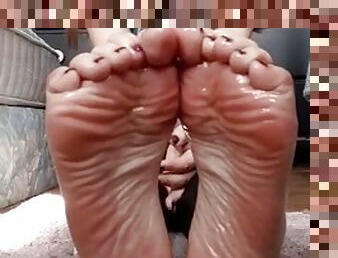 Oily soles joi