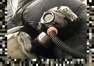 Latex Gasmask Breathplay