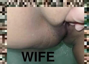 Wife masturbates in the shower