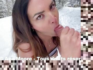 Ava Moore - Une randonnée en raquette se transforme en baise exhib à la neige - VLOG PORN