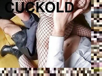 CUCKOLD HUSBAND - Troia scopa il fotografo carino davanti al marito