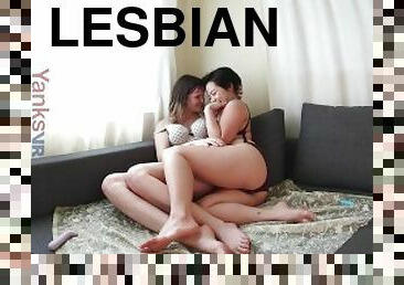 Yanks Babes Sosha Belle & Hope Gold Lesbian Loving In VR