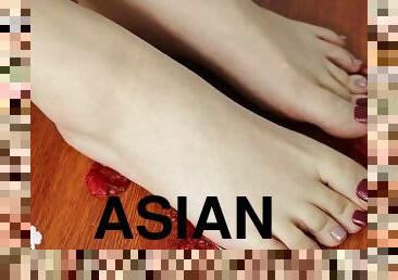 SAKURAsFEET - Asian feet crush some fruit