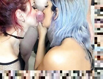 2 Girls suck in front of cam