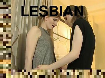 Lesbian tranny analfucking tgirl in fishnets