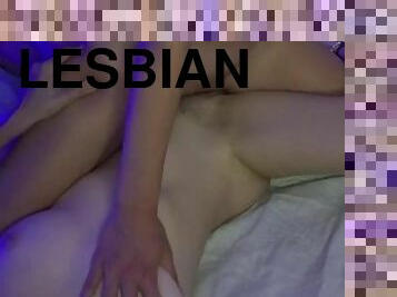 isot-tissit, karvainen, pillu-pussy, remmidildo, amatööri, lesbo-lesbian, kotitekoinen, hieronta, suuteleminen, tyttöystävä