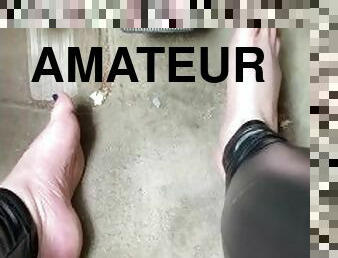 Barefoot revving video