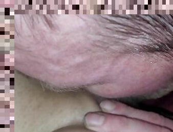 Husband links her pussy until she Squirts