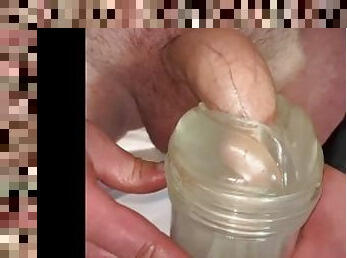 Je baise mon fleshlight avec ma grosse queue