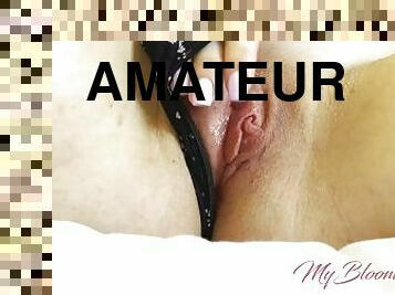 clitoris, masturbare-masturbation, orgasm, pasarica, amatori, cu-degetelul, chilotei, simpatica, perfect, uda