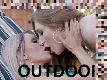 Emma Hix and Skylar Snow pleasuring each other outdoors