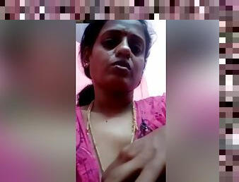 Today Exclusive- Mallu Bhabhi Showing Her Milky Boobs On Video Call