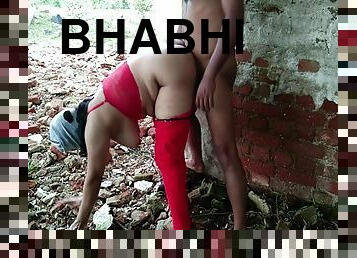 Bhabhi Ki Badi Bahan Ko Public Ke Beech Jungle Me Choda