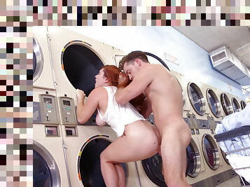 Thick redhead Lennox Luxe stucked in washing machine