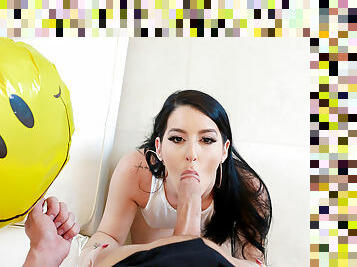 Cutie Jessica Jewels celebrates her birthday and gets a facial load