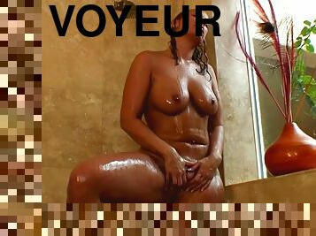 Tanned young blonde with big phat booty masturbates in the shower