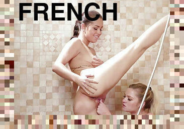 רחצה, אורגזמה, כוס-pussy, לסבית-lesbian, נוער, צרפתי, לעשות-עם-האצבע, נשיקות, מקלחת
