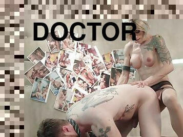 Six pack tranny doctor assfuck fucks patient