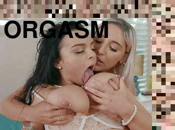 Abella Danger squirts & fucks Payton Preslee