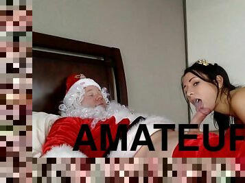 Santa Claus pleased - Amateur cosplay blowjob on webcam