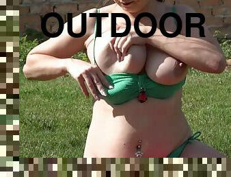 Chubby PAWG in green bikini outdoors - Banana Masturbation