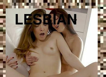 clitoris-bagian-atas-vagina-paling-sensitif, lesbian-lesbian, teransang, cantik-pretty, sangat-indah, lesbian