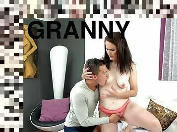 isot-tissit, isoäiti-granny, milf, kova-seksi, pari, suuteleminen, nuori-18, rintava, perä-butt, poikaystävä