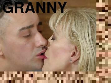 Beautiful blonde granny got her cunt fucked