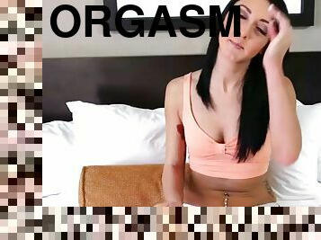 Interviewed teen babe orgasms at casting