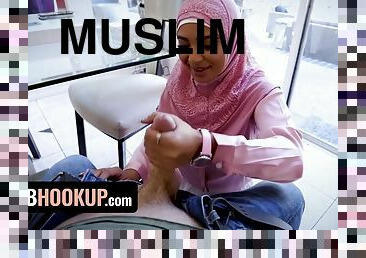 Babi Star In Muslim Girl Is Kneeling On The Floor While