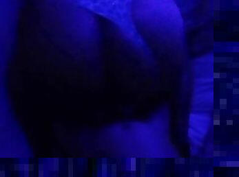 BBW ORGASM AND SCREAM IN THE BLUE LIGHT