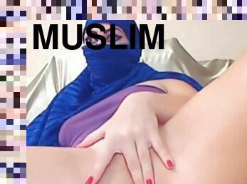 Sexy haram muslim woman masturbating on webcam