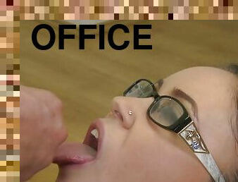 Office fuck with a nasty babe