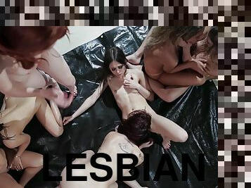 Lesbian Gang Bang, So Many Juicy Pussies!